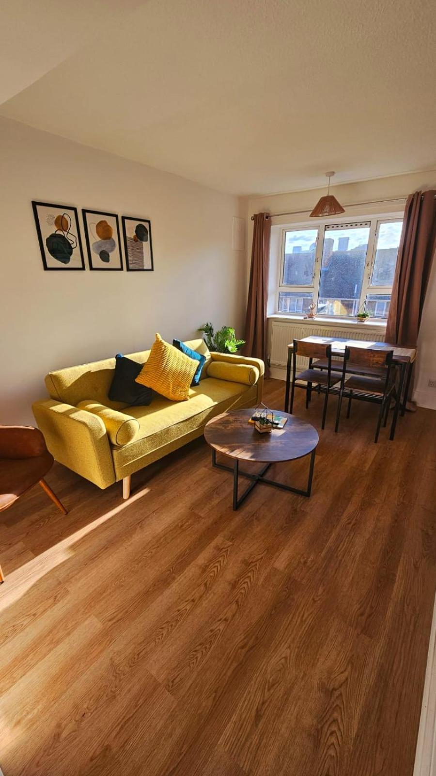 Excel O2 Stunning Large 3 Bedroom Apartment With Balcony Лондон Экстерьер фото